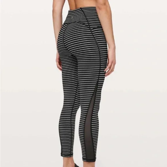 LuluLemon Black/White Striped Train Times Mesh 7/8’s Size 2 - Picture 2 of 6